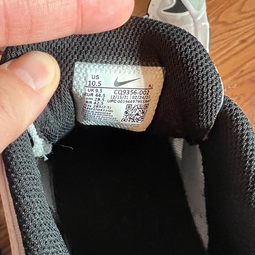White Nike Men’s Sneakers, Size 10.5 - Picture 6 of 6